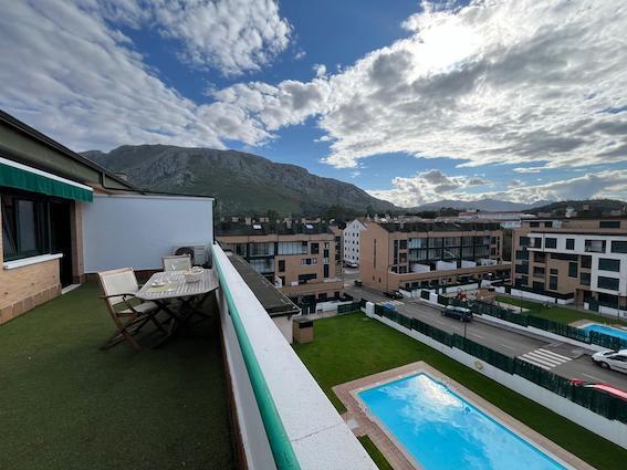 se vende atico con piscina en posada de Llanes