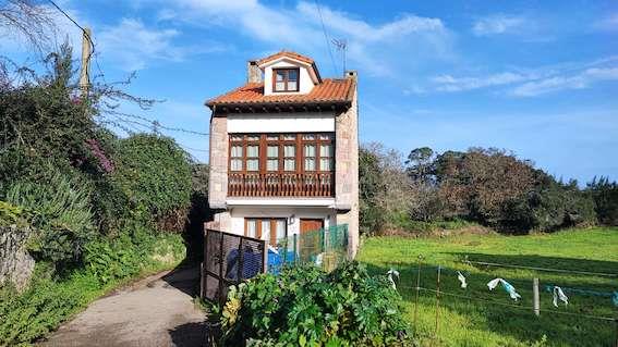 preciosa casa en venta en Poo de llanes